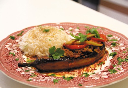 Karniyarik Eggplant stuffed with minced beef recipe - serves 4