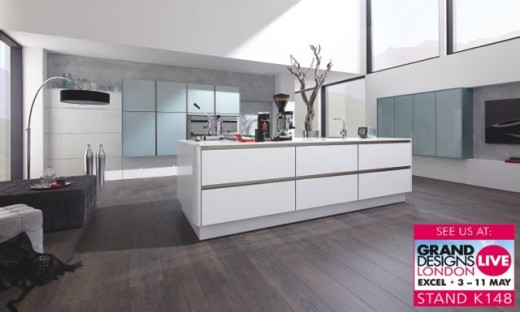 IN-TOTO REVEALS NEW ACRYLIC RANGES