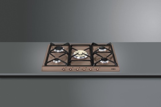 The Smeg SR775RA 70cm gas hob