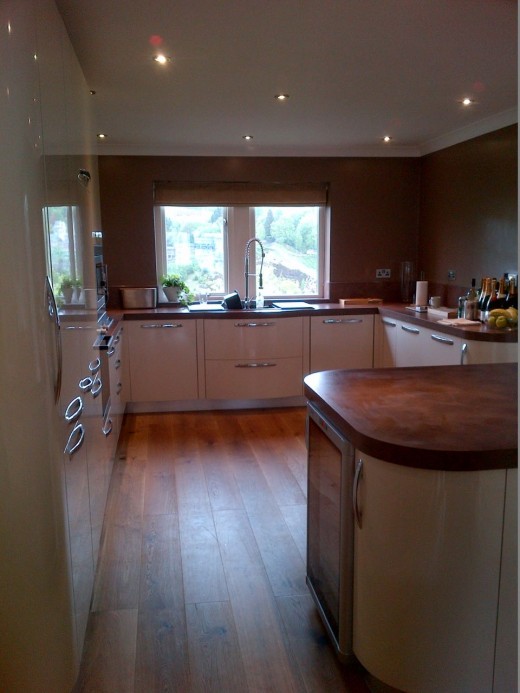 Looking into the main body of the kitchen shows a continuation of the curved theme, with radius end units and curved drawers at the sink area