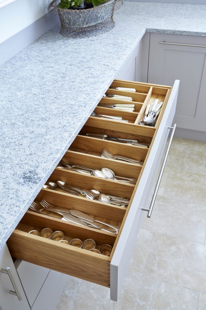 Classic Framed-Style Kitchen 5 - Designed by Barnes of Ashburton