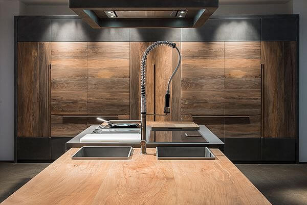 The new Essence kitchen in fossil wood by Toncelli