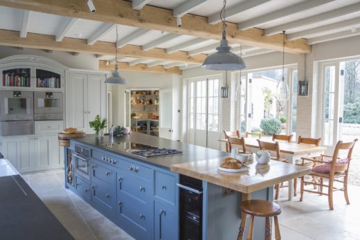 Mark Taylor Design Traditional style country kitchen 5-min