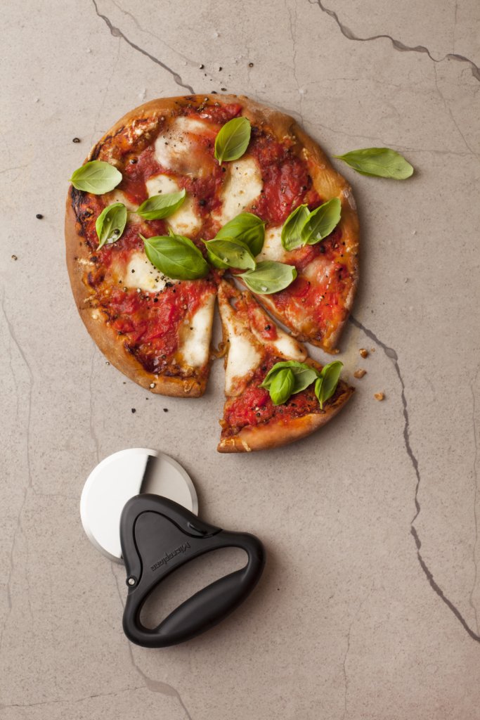 Microplane pizza cutter