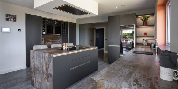 https://www.thekitchenthink.co.uk/wp-content/uploads/2023/12/1-John-Willox-Kitchen-Design-600x300.jpg